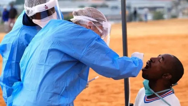 Sécurité sanitaire mondiale en 2026 – La vigilance absolue des instances internationales face à l'émergence des nouveaux variants viraux et la refonte des doctrines épidémiologiques