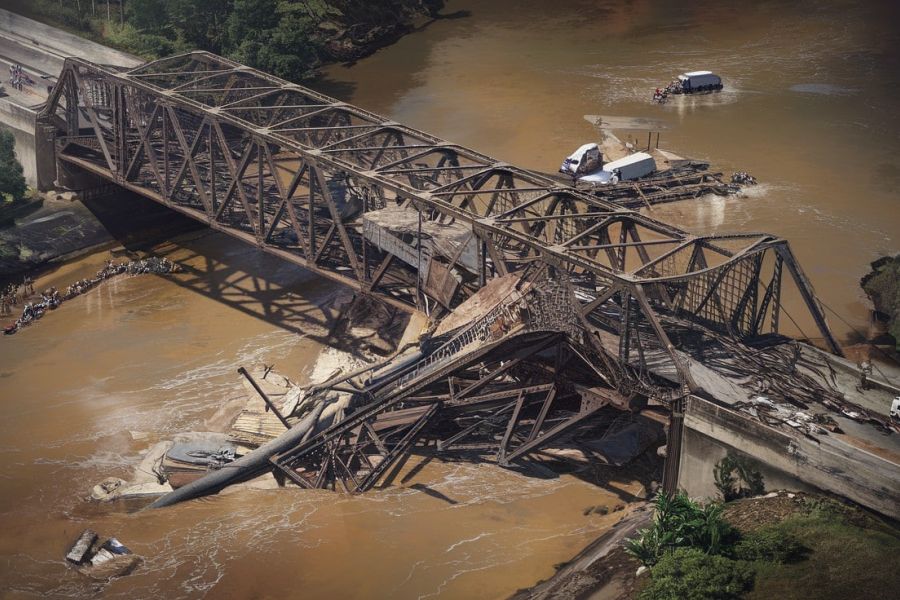 Brésil : effondrement d'un pont et menace de pollution à l'acide sulfurique
