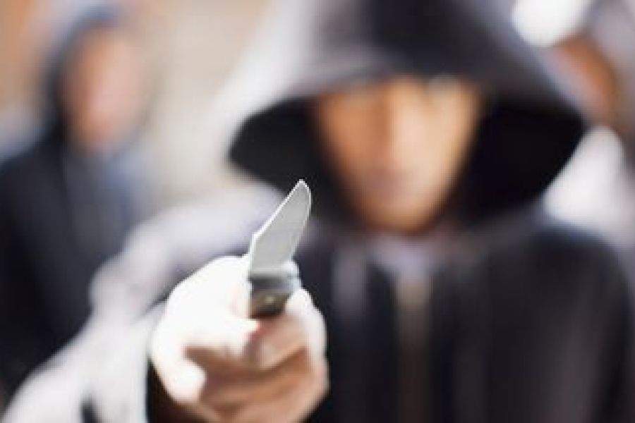 Agressée Sexuellement en Pleine Rue et sous la Menace d'un Couteau, une Fillette de 12 Ans Alerte son Père et Conduit à l'Arrestation du Suspect