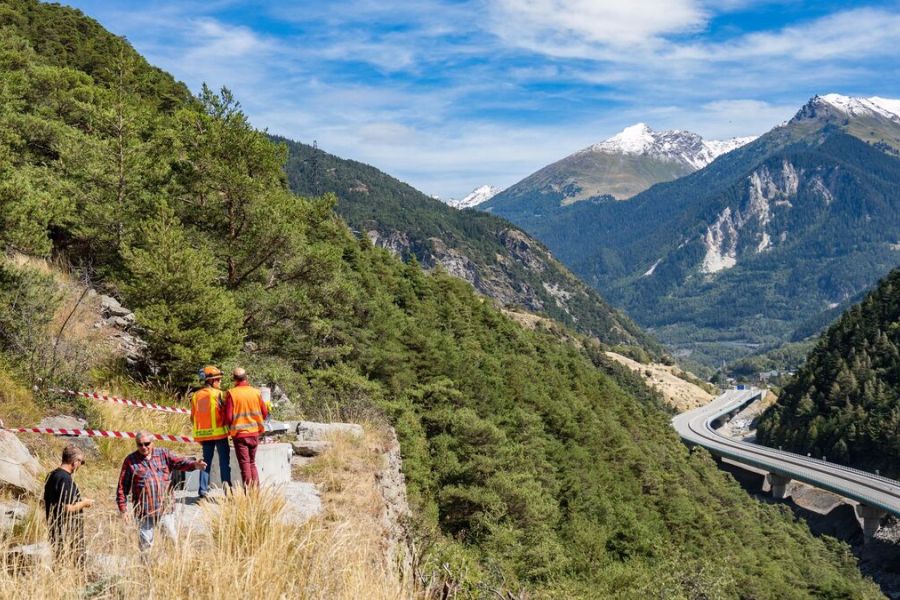 Éboulement tragique en Haute-Savoie : la montagne tue, enquête et mobilisation après deux morts sur la RN205