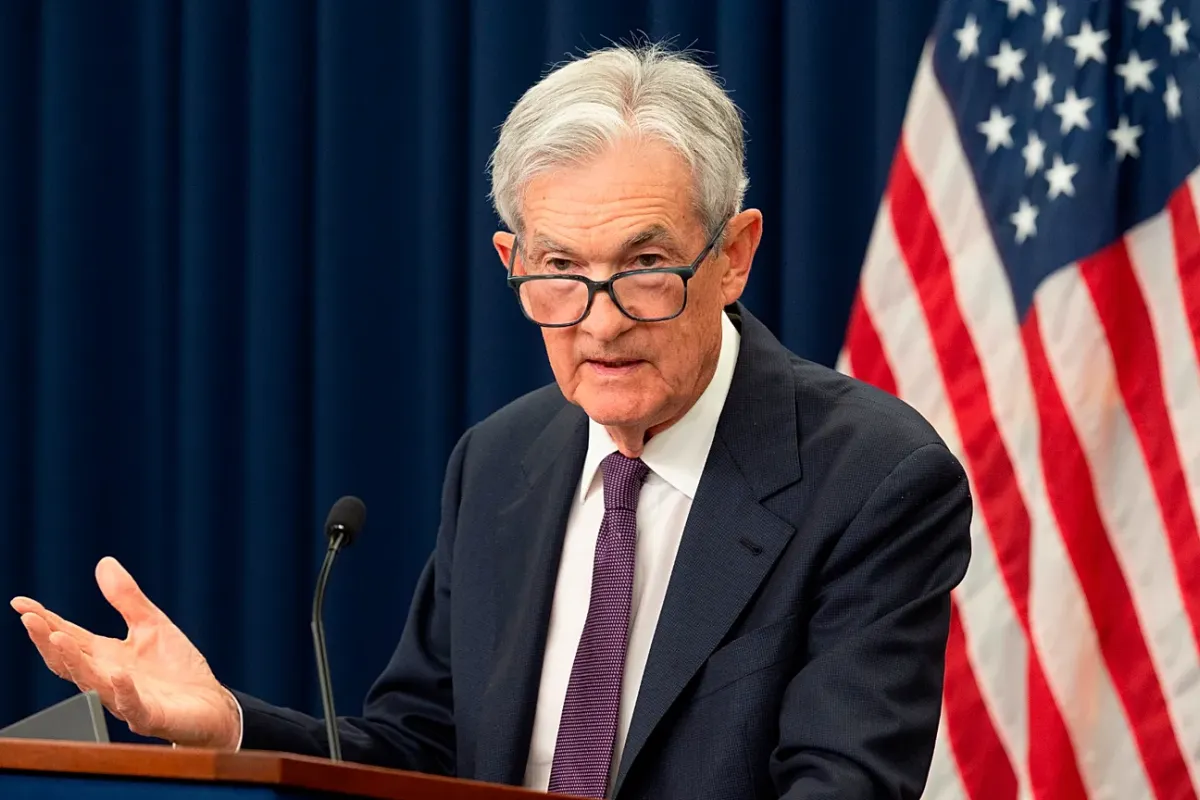 Politique monétaire américaine : la Réserve fédérale maintient ses taux directeurs inchangés face à l'inflation globale