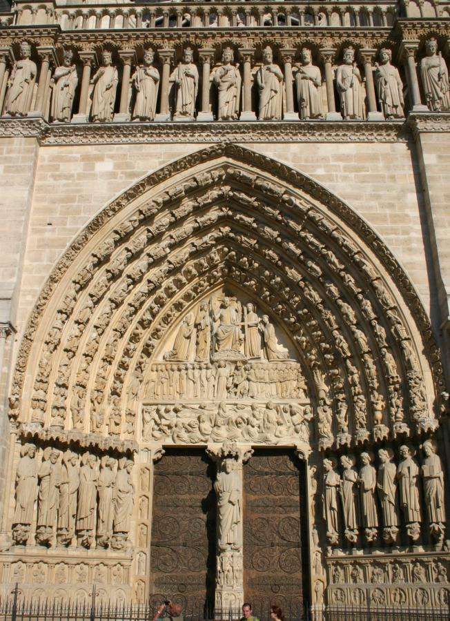 « Seuls, nous ne pourrons pas le faire » : à Bazas, le triple portail gothique de la cathédrale doit être consolidé de toute urgence - Exception Administrative et Appel à l'Aide pour un Monument UNESCO