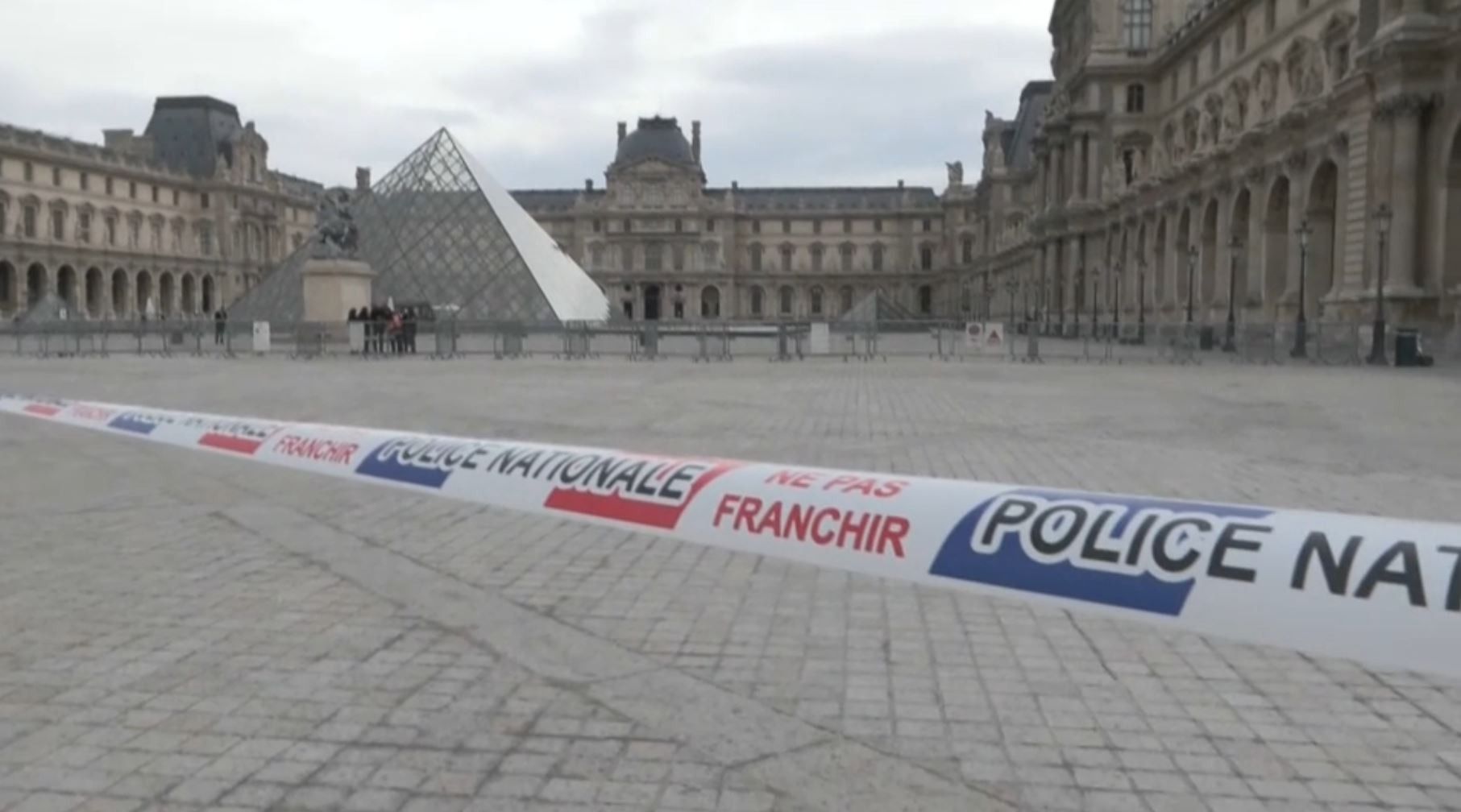 cambriolage au Louvre ; la France humiliée par un vol national du patrimoine