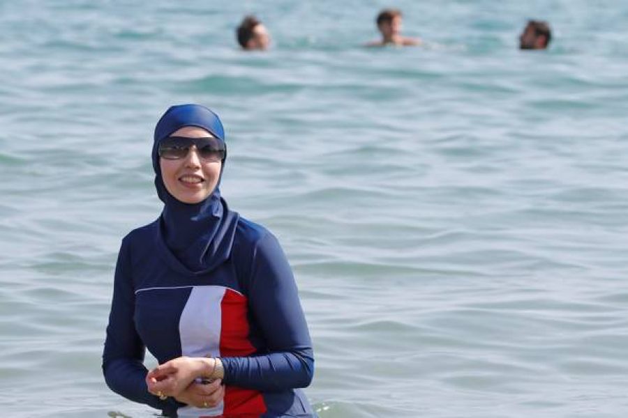 Interdiction du Burkini à Mandelieu-la-Napoule : Une Controverse Répétée