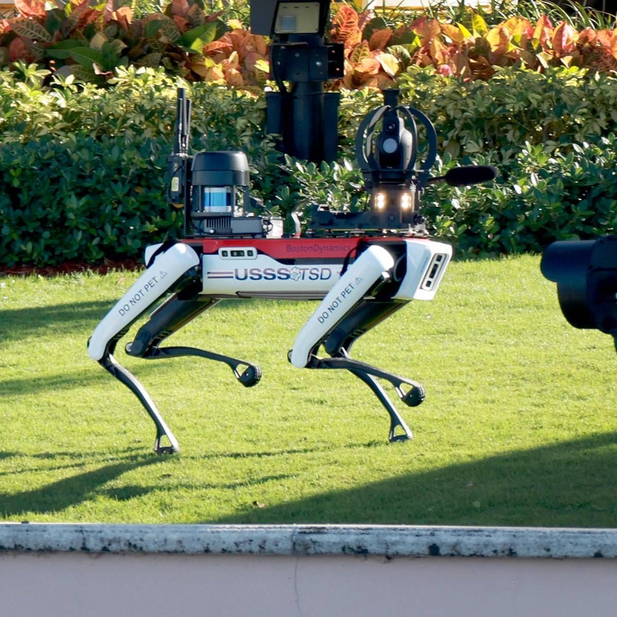 OMONDO TECHNOLOGIE - Secret Service : un chien robot assure la sécurité de Donald Trump