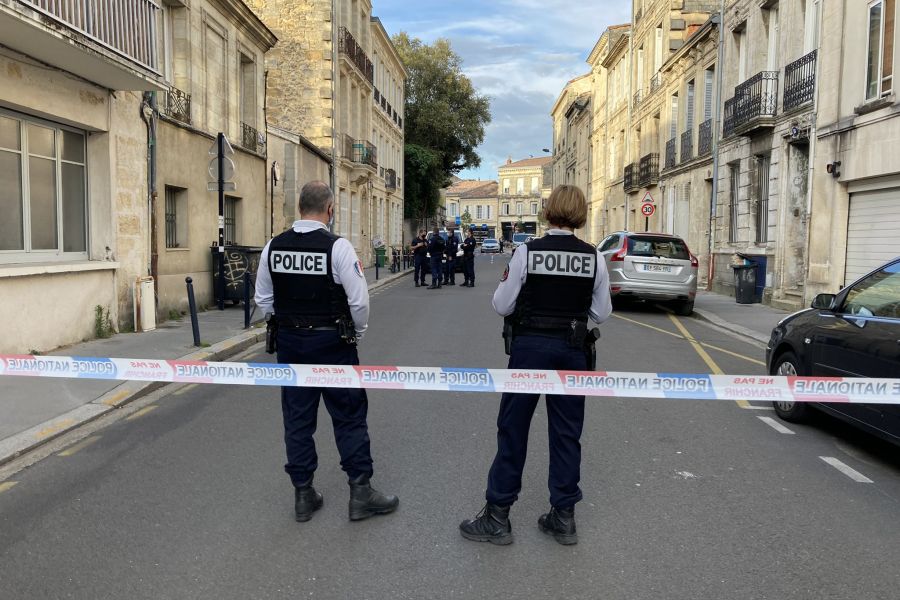 Bordeaux : Un Homme Armé d'un Couteau Abattu par la Police