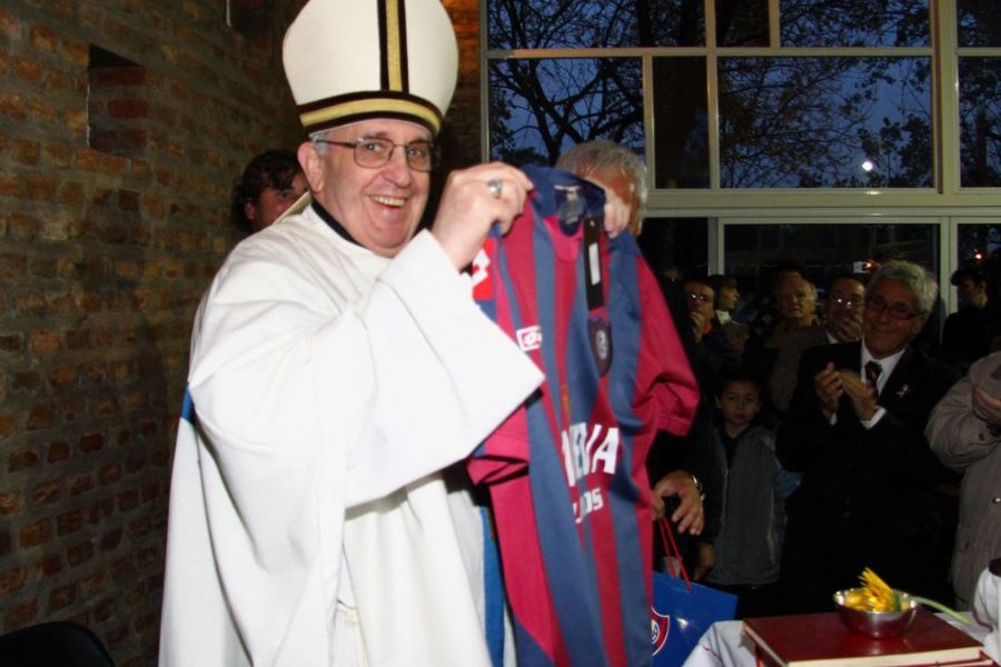 Foot : Le président de San Lorenzo, club de cœur du pape François, pris en flagrant délit de corruption lors de négociations avec un joueur : Un scandale qui éclabousse le monde du football et l'image du club cher au souverain pontife