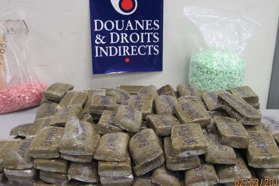 Narcotrafic : Saisie record à l'aéroport Roland-Garros, les réseaux de l'Océan Indien sous pression