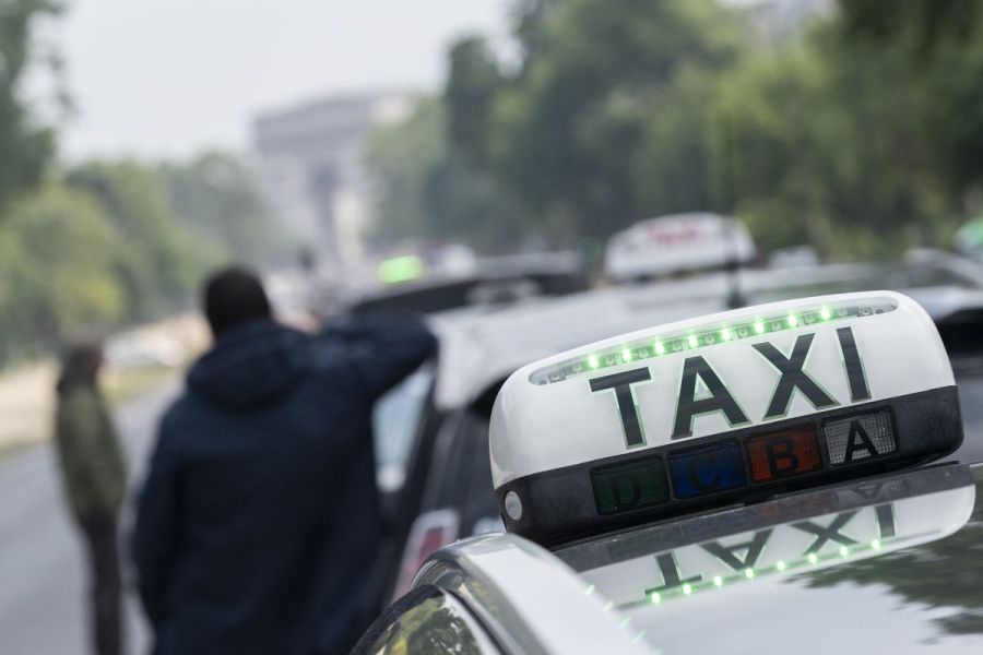 Colère des taxis : la réforme du transport médical met la profession en ébullition et révèle la crise du secteur