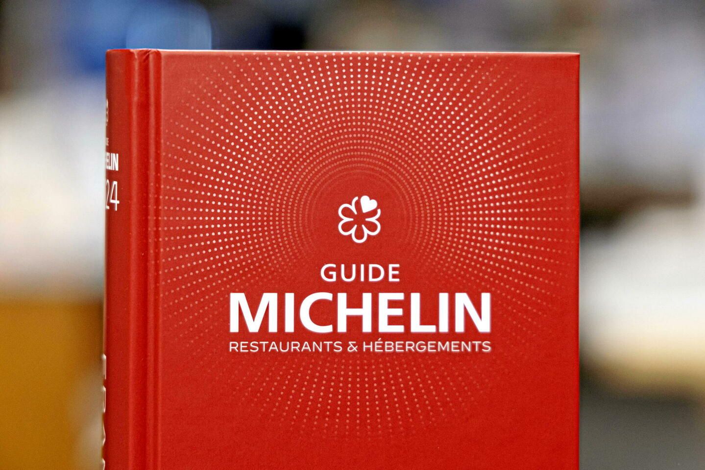 Guide Michelin 2025 : Chute des Étoiles, Crise de la Restauration ou Nouvelle Ère Gastronomique ?