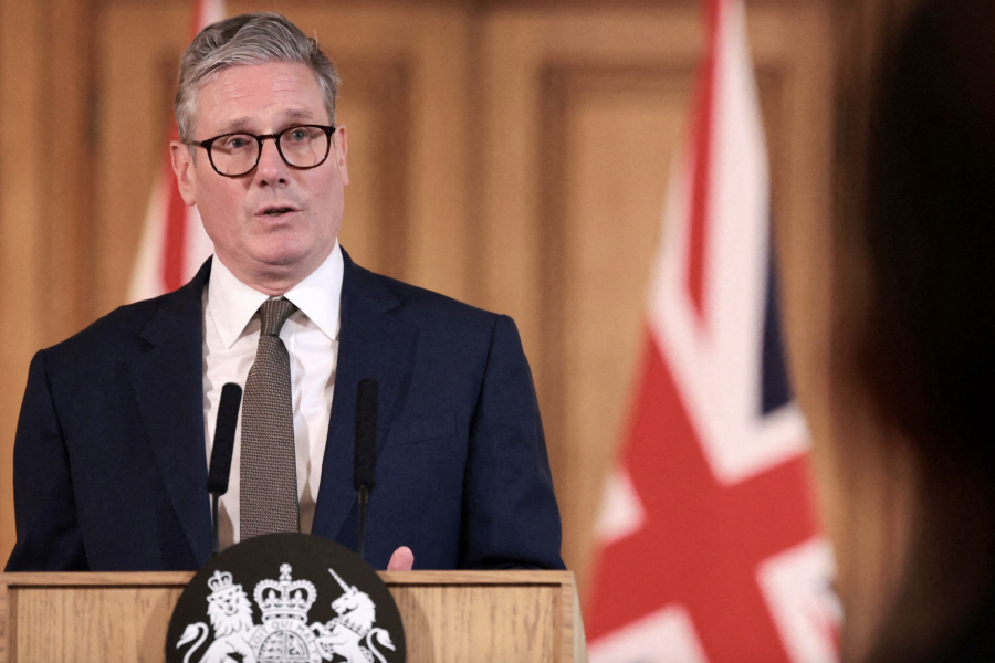 Tempête sur le 10 Downing Street : Keir Starmer peut-il survivre à la vague de démissions ?