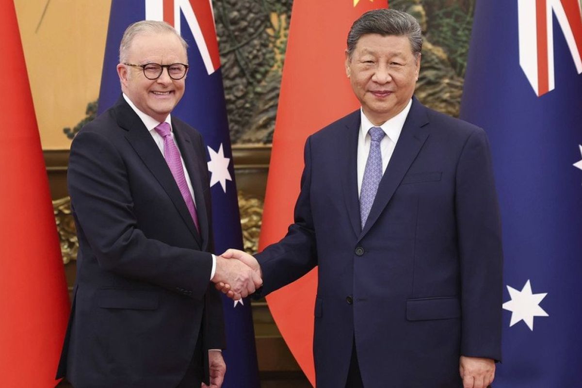 L’Acier Vert de l’Outback : L’Alliance Historique entre Pékin et Canberra