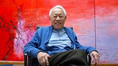 L'art contemporain asiatique connaît un essor sans précédent, avec une nouvelle génération d'artistes qui redéfinit les normes esthétiques et culturelles. Cette dynamique est particulièrement visible dans des pays comme la Chine, le Japon et l'Inde, où les artistes explorent des thèmes variés allant de l'identité culturelle à la critique sociale. Contexte historique L'art asiatique a longtemps été influencé par des traditions millénaires, mais ces dernières années, une nouvelle vague d'artistes a émergé, intégrant des éléments modernes tout en restant ancrés dans leurs racines culturelles. Des événements tels que la Biennale de Shanghai et la Triennale de Yokohama ont permis de mettre en lumière ces talents. Artistes en vedette 1.	Yayoi Kusama (Japon) : Connue pour ses installations immersives et ses motifs à pois, Kusama explore des thèmes tels que l'infini et la répétition. 2.	Ai Weiwei (Chine) : Artiste et activiste, Ai utilise son art pour critiquer le régime chinois et aborder des questions de droits de l'homme. 3.	Subodh Gupta (Inde) : Gupta utilise des matériaux recyclés pour créer des œuvres qui interrogent la modernité et la tradition en Inde. Impact sur le marché de l'art L'essor de l'art contemporain asiatique a également un impact significatif sur le marché mondial : •	Les ventes aux enchères d'œuvres d'art asiatique atteignent des sommets historiques. •	Les collectionneurs internationaux s'intéressent de plus en plus à ces artistes émergents. Défis à relever Malgré cet essor, les artistes asiatiques font face à plusieurs défis : 1.	Reconnaissance internationale : Bien que leur travail soit acclamé localement, il peut encore être sous-estimé sur la scène mondiale. 2.	Soutien institutionnel : Le manque de soutien financier et institutionnel peut freiner leur développement. L'art contemporain asiatique est en pleine effervescence, avec une nouvelle génération d'artistes qui redéfinit les frontières créatives. Leur travail mérite d'être célébré et soutenu pour enrichir le paysage artistique mondial.