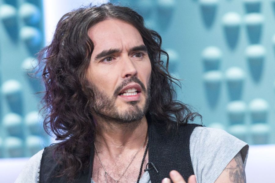 Le Comédien Britannique Russell Brand Inculpé Pour Viol, Agressions Sexuelles et Attentat à la Pudeur : La Chute d'une Star, Entre Accusations Horrifiques et Remise en Question de la Culture du Silence