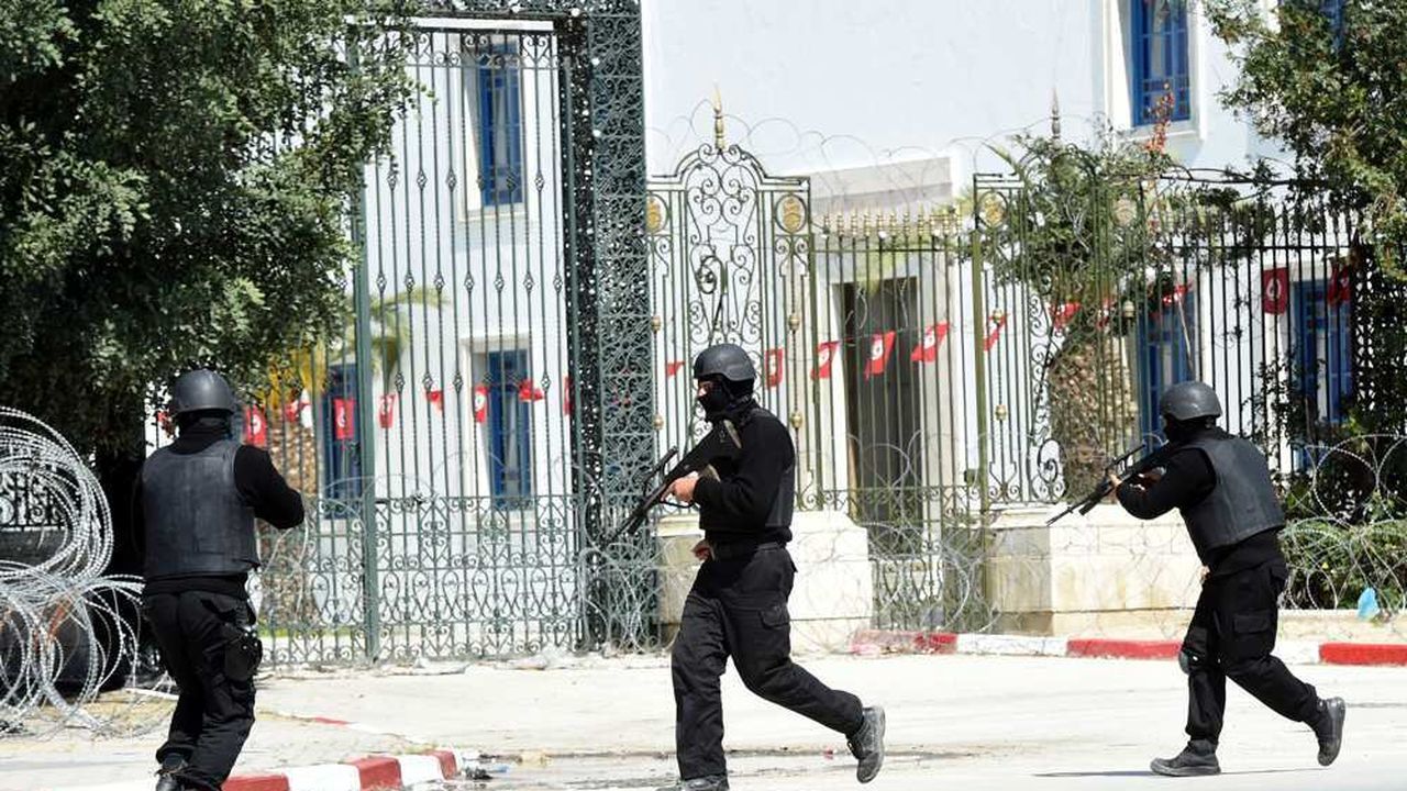 Au moins cinq hommes impliqués dans des attentats "terroristes" en Tunisie s'évadent de prison