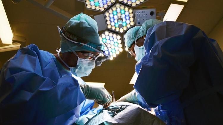 OMONDO SCIENCE - Révolution dans la transplantation : Un patient se réveille pendant le prélèvement d'organes