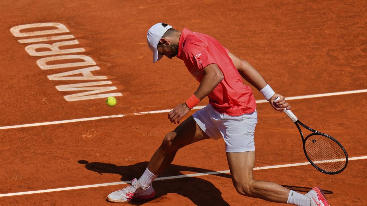 Tennis : Djokovic sorti dès le deuxième tour à Madrid, à un mois de Roland-Garros. Simple accident ou réelle inquiétude ?
