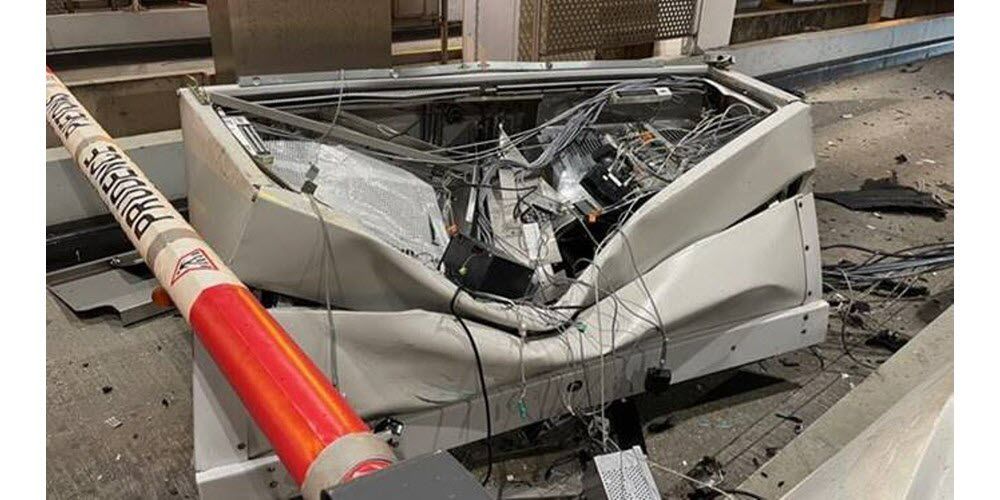 Une voiture arrache trois cabines de péage à Lyon, les gendarmes cherchent des témoins