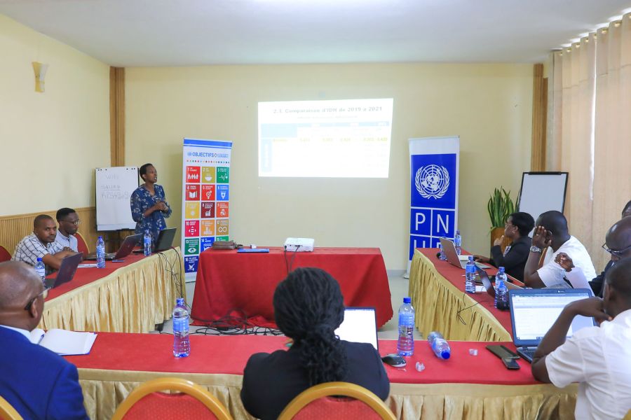 OMONDO DOSSIER SPÉCIAL 2 : LE MANIFESTE DE L'HONNEUR – PEE VALIS ET LA RECONSTRUCTION HUMAINE PAR LE DIGITAL