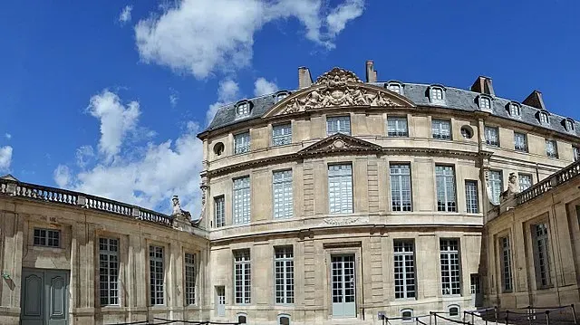 Patrimoine et Culture : Réouverture partielle très attendue des grands monuments historiques parisiens pour la saison estivale