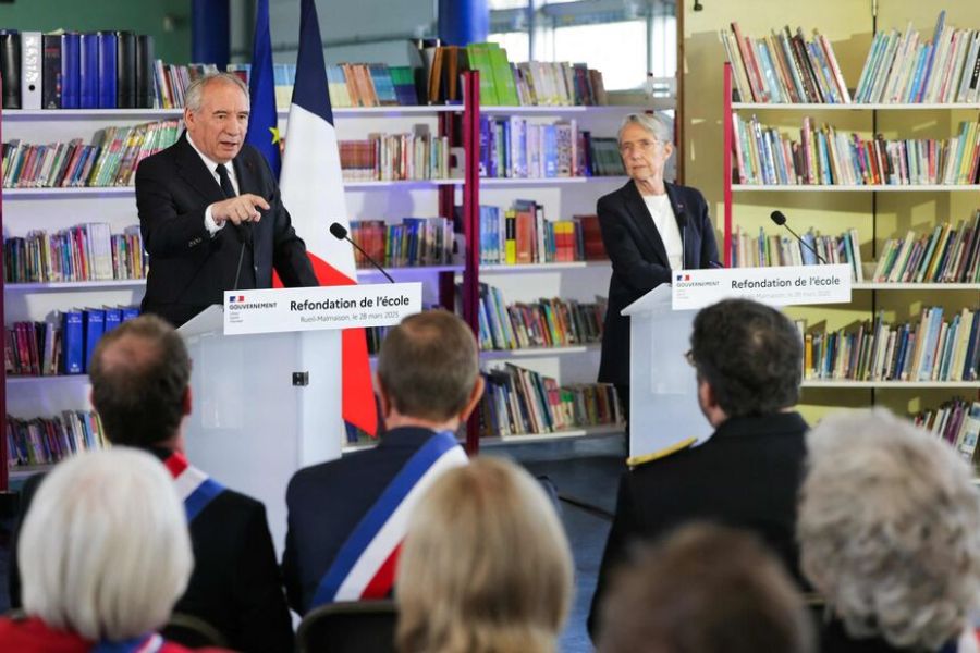 Reconquête de l'écrit, formation rémunérée des enseignants : l'exécutif lance son plan pour "refonder" l'école