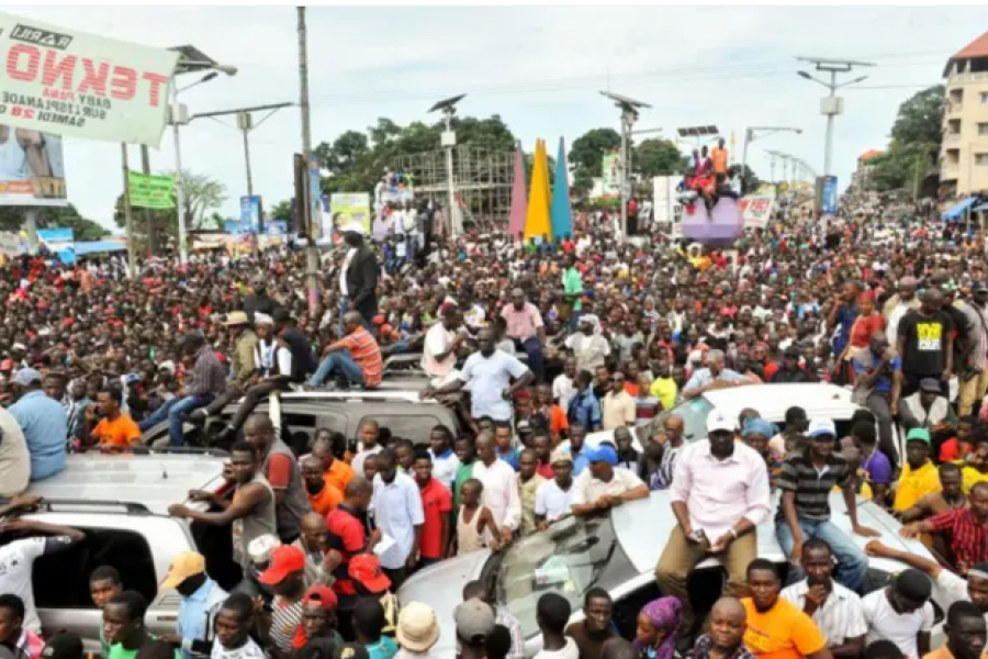 Bousculade dans un stade en Guinée : des organisations parlent d’une centaine de morts