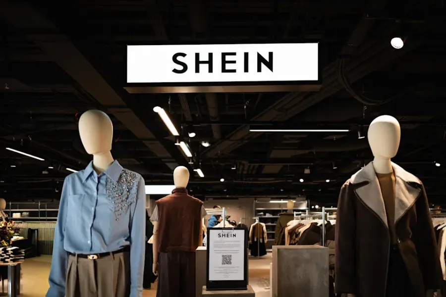 E-COMMERCE ET ILLICITE : Le Gouvernement obtient de SHEIN la suppression des produits illicites : victoire réglementaire contre les pratiques de fast fashion.