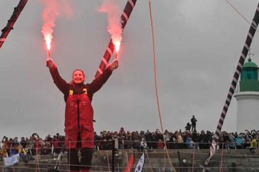 Vendée Globe : «Au bout de son rêve», la benjamine Violette Dorange embrase les Sables-d’Olonne