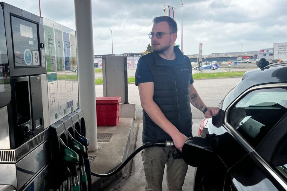 Pouvoir d'achat en France : Le litre d'essence frôle les 2 euros dans les stations-service