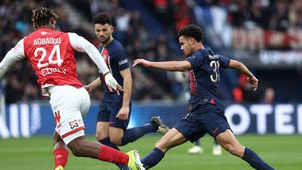 Ligue 1 : Le PSG concède le nul face à Reims et voit le titre s'éloigner (1400 mots)