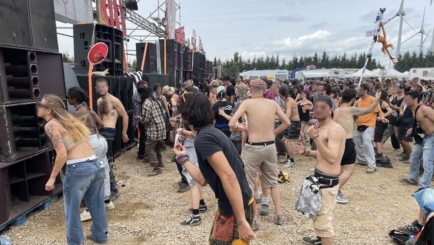 Lozère : Démantèlement d’une rave-party géante, entre tolérance et autorité publique