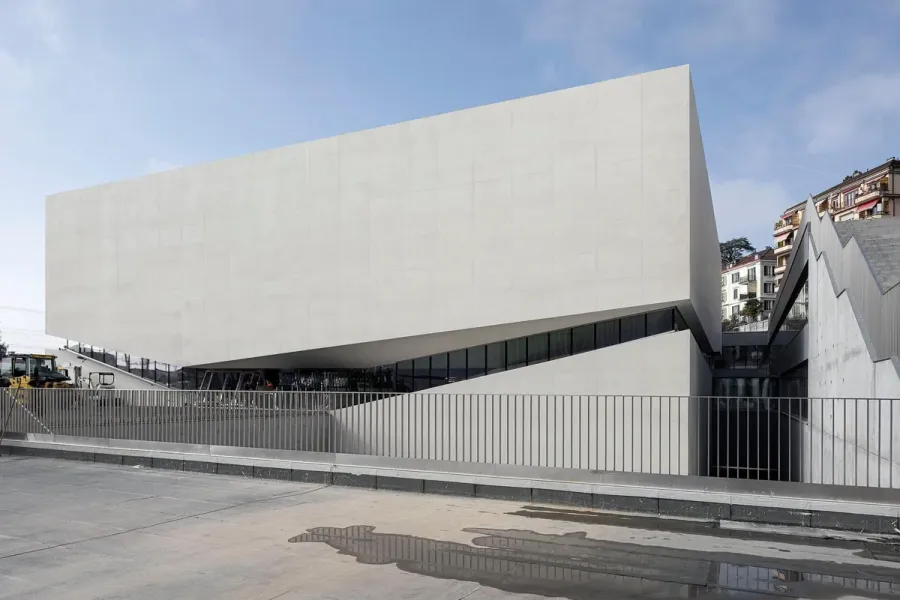 nous sommes les architectes d'un monde qui nous échappe.