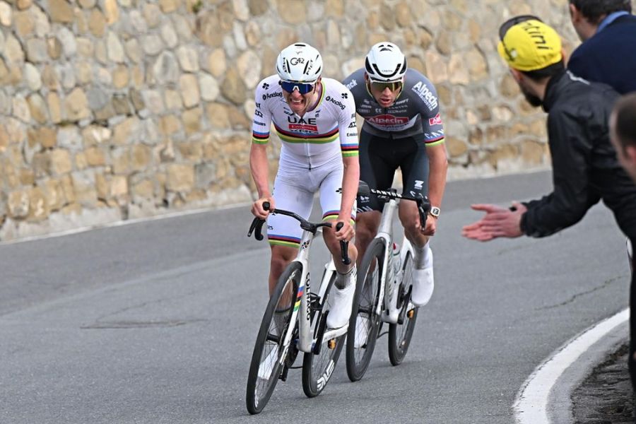 Van der Poel s’offre un deuxième Milan-San Remo après un duel épique avec Pogacar