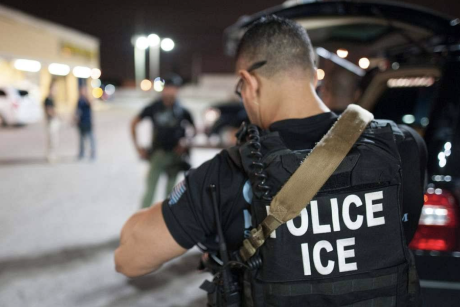 La police de l’immigration lance une campagne nationale de recrutement face à la crise migratoire américaine