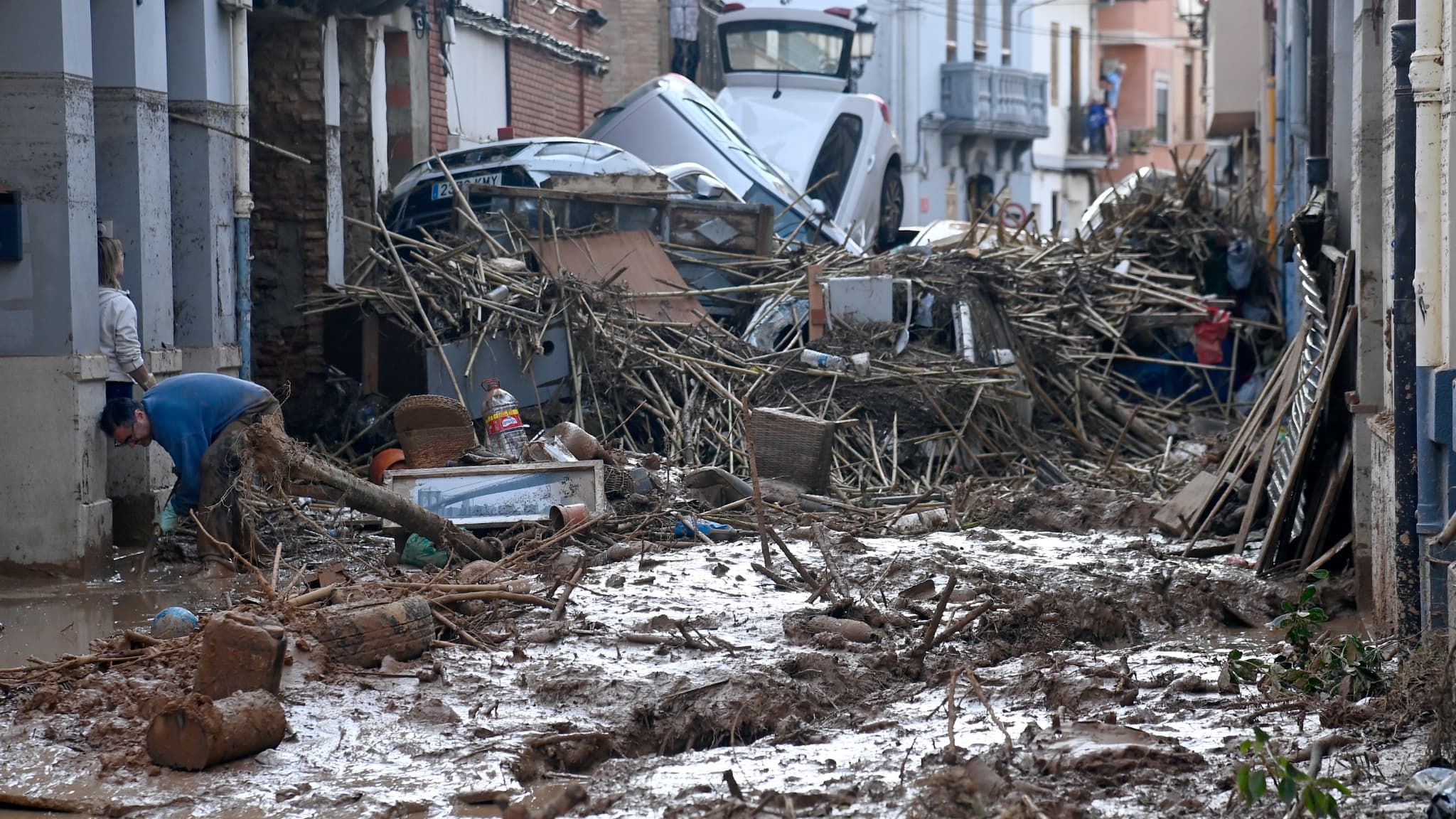 La tempête Olivier balaie l'Europe ce week-end : vents violents, pluies torrentielles et risques d'inondations - Les régions à surveiller, les recommandations de sécurité, l'impact sur les transports et les activités de plein air